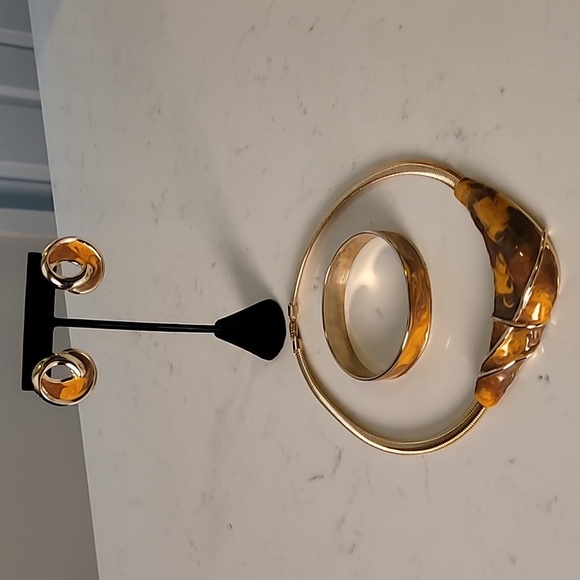 Unbranded Jewelry - Vintage Gold Tone Omega Necklace Bracelet and Earrings Set